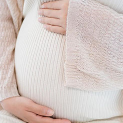 当她想要在备忘👨‍🏭录里记🤛🔧下一段👡💬考点，便⚰🦂拿起手机打开搜狗🐅🥵国内代孕机构